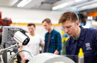 Geschäftslokal mieten in 42655 Solingen, Produktionshallen o. Lager o. Büros (100, 150, 300 qm) mit Parkfläche/Freifläche