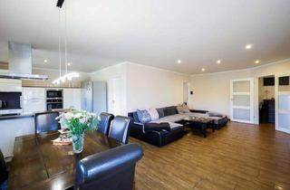 Haus kaufen in 25578 Neuenbrook, Nur 40 Km von HH- KfW 55 mit Wohlfühlcharakter und Outdoorpool