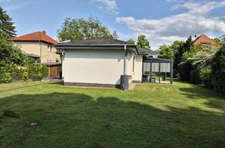 Immobilie kaufen in 14167 Berlin, Wohnen in Steglitz/ ZehlendorfGroßes Grundstück mit Bungalow und Ausbaumöglichkeit zu verkaufen