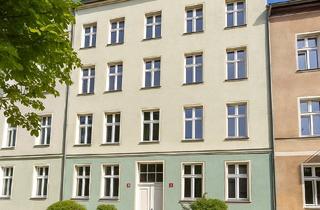 Wohnung kaufen in 13088 Berlin, Helle und bezugsfreie 2-Zimmer-Dachgeschosswohnung in Pankow – Charmant & mit Perspektive!