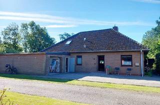Haus kaufen in 25709 Helse, Helse - Schmucker Bungalow mit Garage und großem Grundstück in Helse bei Marne zu verkaufen