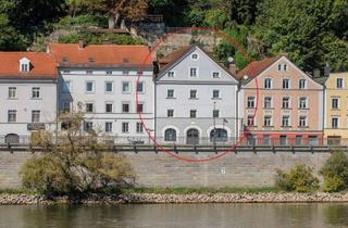 Wohnung kaufen in 94034 Altstadt, Denkmalgeschützter Altbau: 2-Zimmer-Wohnung mit spektakulärem Felsengarten