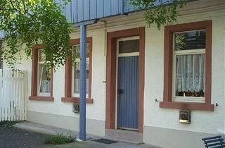 Wohnung mieten in 67269 Grünstadt, KLEINE 2-ZIMMER-EG-SINGLE-WOHNUNG MIT EINBAUKÜCHENZEILE IN RUHIGEM INNENHOF MIT SITZGELEGENHEIT
