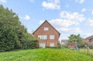 Haus kaufen in 23858 Reinfeld, Zwei zum Preis von einem: Wohnen und Vermieten auf großem Grundstück in gesuchter Lage von Reinfeld