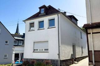 Haus kaufen in 56414 Hundsangen, Kapitalanlage in Hundsangen – Vorder- & Hinterhaus mit 6 Wohneinheiten und Garagen