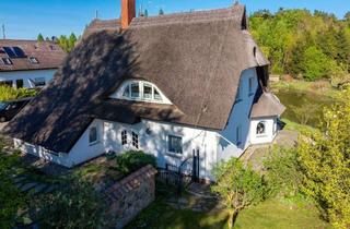 Haus kaufen in 17237 Carpin, Reetgedecktes Landhausidyll mit Gartenparadies am Teich