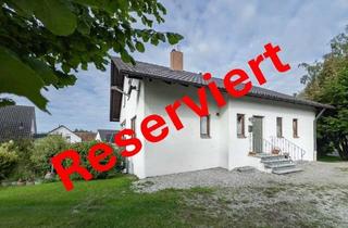 Einfamilienhaus kaufen in 88339 Bad Waldsee, Einfamilienhaus in sonniger Lage mit Balkon, ELW, 2 Garagen und zusätzl. ausbaub. DG in Enzisreute