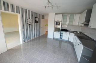 Wohnung kaufen in Unterer Mühlenweg 49, 79114 Weingarten, Provisionsfrei* Lichtdurchflutete 4-Zimmer-Wohnung mit Balkon in Freiburg
