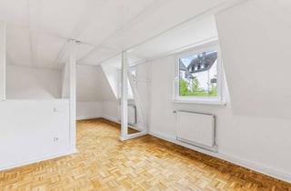 Wohnung mieten in Stöckerstraße 42, 57074 Siegen, Modernisierte DG-Wohnung 2,5 ZKB mit neuem Bad & Fenstern, Einbauküche und Gartennutzung