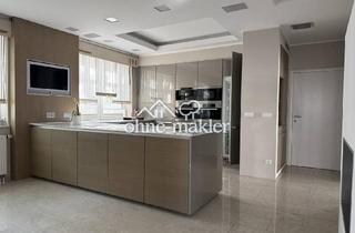 Wohnung mieten in 06110 Halle, Große, exklusive Dreiraumwohnung in bester Lage zu vermieten