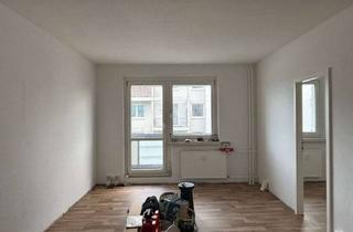 Wohnung mieten in Kastanienallee 104, 12627 Hellersdorf, In Sanierung für die kleine Familie - mit Balkon und Wannenbad - KEIN Aufzug!