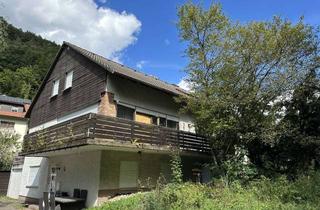 Haus kaufen in 92275 Hirschbach, Hirschbach - 3.637 m² Grundstück - sanierungsbedürftiges EFH mit Einliegerwohnung u. div. Garagen