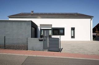 Haus kaufen in 67304 Kerzenheim, Architektur trifft Lifestyle – moderner, freistehender Bungalow mit Pool in Kerzenheim