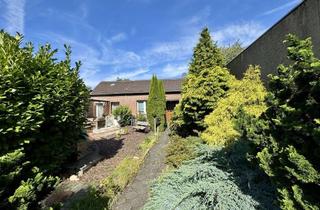 Haus kaufen in 41472 Neuss, Neuss-Holzheim | 143 m² Haus mit Bungalow-Anbau auf 490 m² Grundstück für Eigennutzer & Investoren