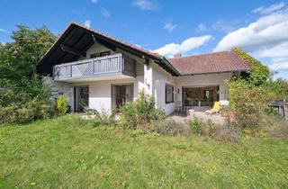 Haus kaufen in 84089 Aiglsbach, Charmantes Zweifamilienhaus mit großzügigem 1.052 m² Grundstück in idyllisch ruhiger Lage!