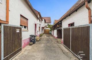 Haus kaufen in 76877 Offenbach, Zweifamilienhaus mit großem Grundstück, Garage und zusätzlichem Bauplatz für Ihre Wohnträume