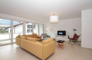 Wohnung kaufen in Am Wehr 1 A, 82467 Garmisch-Partenkirchen, Stilvolle 3-Zimmer-Wohnung mit sonnigem Balkon und Bergblick