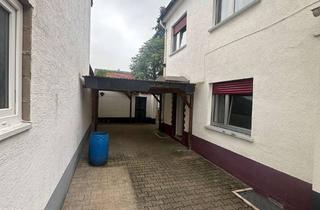 Einfamilienhaus kaufen in 68766 Hockenheim, Einfamilienhaus mit Hof Garten und Carport.