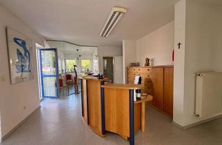 Einfamilienhaus kaufen in Nikolaus-Fey-Straße, 96106 Ebern, Ehemaliges Praxisgebäude für Gewerbe oder als freistehendes Einfamilienhaus