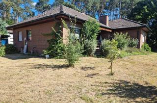 Haus kaufen in 91093 Heßdorf, Hessdorf - Großzügiger Bungalow mit ELW, Keller, großem Garten und Doppelgarage in Röhrach