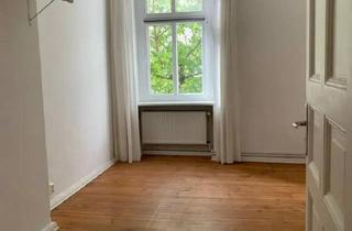 Wohnung kaufen in 14776 Brandenburg, Brandenburg an der Havel - Vermietete Wohnung zur Kapitalanlage in schönem Altbau