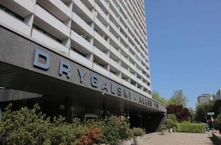 Wohnung kaufen in Drygalskiallee 118, 81477 München, GEPFLEGTES UND BARRIEREFREIES APPARTEMENT - KAPITALANLAGE - ca. 36m² WFL, mit Balkon, Pool