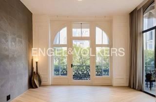 Wohnung kaufen in 60325 Westend-Süd, Altbauwohnung mit Terrasse, Garten und Balkonen / eigenständiger Innenausbau nötig