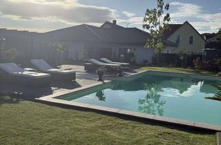 Haus kaufen in In Den Hähnen, 53577 Neustadt, Bungalow,Pool,Traumgarten und Einliegerwohnung - Provisionsfrei