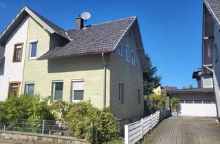Doppelhaushälfte kaufen in 96465 Zentrum, Renovierungsbedürftige Doppelhaushälfte mit Ausbaureserve und Gestaltungsspielraum zu verkaufen