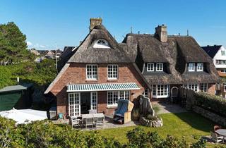 Haus kaufen in 25996 Wenningstedt-Braderup, Exklusives Sylter Reetdach-Endhaus - strandnah in toller Lage