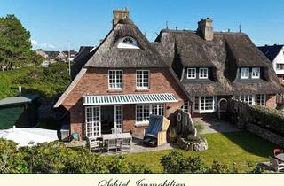 Haus kaufen in 25996 Wenningstedt-Braderup, Exklusives Sylter Reetdach-Endhaus - strandnah in toller Lage