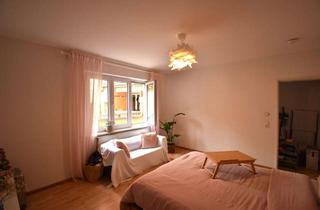Wohnung kaufen in 79106 Stühlinger, Ansprechende 4-Zimmer-Erdgeschosswohnung mit Einbauküche in Freiburg im Breisgau
