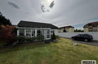 Haus kaufen in 06766 Bitterfeld-Wolfen, „Leben ohne Treppen – stilvoller Bungalow mit Gartenparadies und Sonnenplatz“