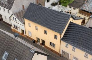 Doppelhaushälfte kaufen in 53332 Bornheim, Tradition trifft Potenzial – Historisches Eigenheim mit Innenhof, Nebengelass und Ausbaureserve