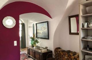 Wohnung kaufen in 93083 Obertraubling, Frei - Historische Schlosswohnung mit Gartenterrasse und Stellplatz