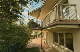 Haus kaufen in 65510 Idstein, Raumwunder in Idstein-Walsdorf – Zweifamilienhaus mit Einliegerwohnung & Nebengebäude