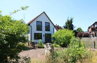 Anlageobjekt in 63303 Dreieich, Große Familien oder Kapitalanleger: 2 freistehende Häuser für den Preis für einen und großem Garten