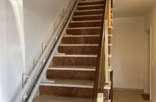 Wohnung mieten in 86462 Langweid, Exklusive, gepflegte 2-Zimmer-Wohnung mit Balkon. Ablöse für Küche 9.500 Euro.