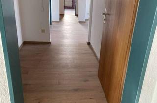 Wohnung mieten in 72108 Rottenburg, Großzügige Wohnung mit EBK und Südbalkon in Dreifamilienhaus mit großem Garten
