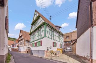 Haus kaufen in 76889 Dörrenbach, Sanierter Fachwerk-Traum mit ca. 230 m² Wohnfläche und Nebengebäuden