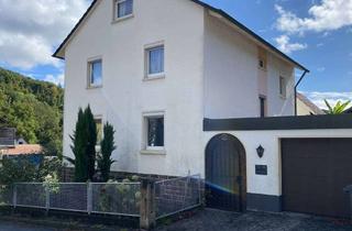 Haus kaufen in Weinbrennerstraße, 75236 Kämpfelbach, Geräumiges 10-Zimmer Haus mit Garage in Kämpfelbach