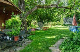 Mehrfamilienhaus kaufen in 79110 Freiburg, Erbbau: 3-Familienhaus mit ca. 1.000 qm Grundstück in FR-West