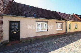 Haus kaufen in 17179 Gnoien, Wohnen in urbaner Lage: Reihenmittelhaus mit 3 Räumen in Gnoien