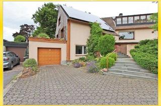 Haus kaufen in 58730 Fröndenberg, Fröndenberg-Hohenheide: Stilvoll und außergewöhnlich: Haus mit separater Wohnung, ca. 220 m² Wfl..