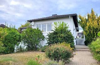 Haus kaufen in Birkenweg 6, 37191 Katlenburg-Lindau, Katlenburg-Lindau - Voll unterkellerter Walmdachbungalow mit Doppelgarage und schönem Grundstück in Katlenburg