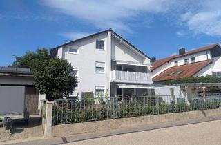 Wohnung kaufen in 93128 Regenstauf, Bezugsfreie 3-Zimmer-Wohnung mit großzügiger Terrasse in 4-Familienhaus