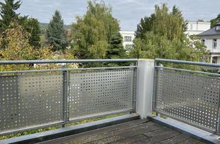 Wohnung kaufen in 61381 Friedrichsdorf, Stilvolle 3-Zimmer-Dachgeschoss-Wohnung in zentraler Wohnlage von Friedrichsdorf -barrierefrei-