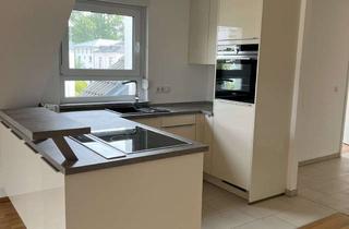 Wohnung kaufen in 61381 Friedrichsdorf, Stilvolle 3-Zimmer-Dachgeschoss-Wohnung in zentraler Wohnlage von Friedrichsdorf -barrierefrei-