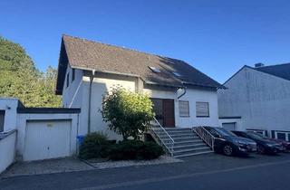 Wohnung kaufen in 65366 Geisenheim, Vermietete 2-ZKB-Eigentumswohnung mit Balkon und Keller in ruhiger Lage zu verkaufen