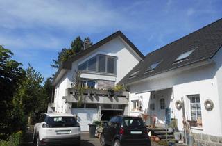 Haus kaufen in 77815 Bühl, Modernisiertes Mehrgenerationen-Wohnhaus mit 2 WE + Einlieger und mit einer Doppelgarage in Bühl